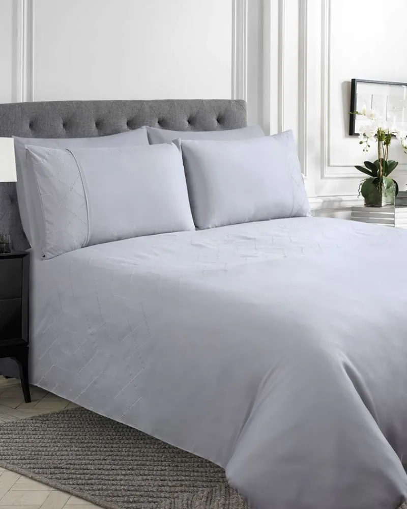 Outlet Dunnes Stores Geo Embroidered Duvet Set