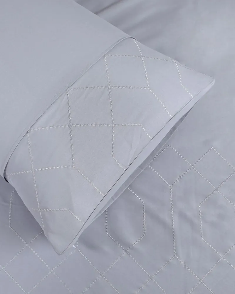 Outlet Dunnes Stores Geo Embroidered Duvet Set